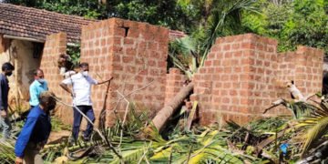 ಮರ ಬಿದ್ದು ಮನೆ ಹಾನಿ: ಸ್ಥಳಕ್ಕೆ ಶಾಸಕ ಹಾಲಪ್ಪ ಭೇಟಿ, ಪರಿಹಾರದ ಭರವಸೆ