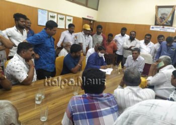 ಸಾಮಾನ್ಯ ನೌಕರನ ಕುಟುಂಬಕ್ಕಾಗಿ ಒಂದಾದ ಉಕ್ಕಿನ ನಗರಿಯ ನಾಯಕರು