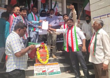 ಅಡುಗೆ ಅನಿಲ ಬೆಲೆ ಏರಿಕೆ ಖಂಡಿಸಿ ಪ್ರತಿಭಟನಾ ಮೆರವಣಿಗೆ