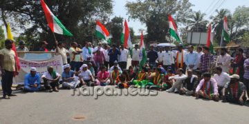 ಕೇಂದ್ರದ ವಿರುದ್ಧ ಬಾರಂದೂರು ಬಳಿ ಬೈಪಾಸ್’ನಲ್ಲಿ ಹೆದ್ದಾರಿ ತಡೆ: ವಾಹನ ಸವಾರರ ಪರದಾಟ
