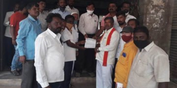 ಭಗವಾನ್ ಮುಖಕ್ಕೆ ಮಸಿ: ಕೃತ್ಯ ಖಂಡಿಸಿ ಚಳ್ಳಕೆರೆಯ ಕೊರ್ಲಕುಂಟೆಯಲ್ಲಿ ಪ್ರತಿಭಟನೆ