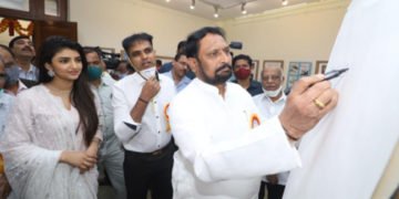 ಬೆಂಗಳೂರು: ವಾಹನ ಚಾಲಕರ ಜಾಗೃತಿ ಸೃಷ್ಟಿಸಿದ ವ್ಯಂಗ್ಯಚಿತ್ರ ಪ್ರದರ್ಶನ
