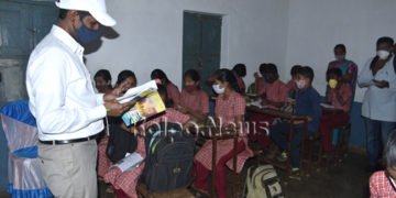 ಶಿಕ್ಷಕರಾಗಿ ಪಾಠ ಮಾಡಿದ ಜಿಲ್ಲಾಧಿಕಾರಿಗಳು ವಿದ್ಯಾರ್ಥಿಗಳಿಗೆ ಹೇಳಿದ ಕಿವಿ ಮಾತೇನು?