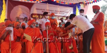 ಕಾಳೇನಹಳ್ಳಿ ಮಠದ ಉತ್ತರಾಧಿಕಾರಿ ಗೋಣಿಬೀಡು ಮಠದ ಶ್ರೀಗಳಿಗೆ ವಿಲ್ ಹಸ್ತಾಂತರಿಸಿದ ಸಂಸದ ರಾಘವೇಂದ್ರ