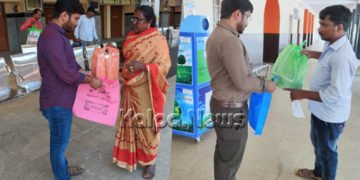 ಶಿವಮೊಗ್ಗ-ಸಾಗರ ರೈಲು ನಿಲ್ದಾಣದಲ್ಲಿ ಪ್ರಯಾಣಿಕರಿಗೆ ಬಟ್ಟೆ ಬ್ಯಾಗ್ ವಿತರಿಸಿದ್ದು ಏಕೆ?