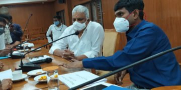 ಜನಸಂದಣಿ ಪ್ರದೇಶದಲ್ಲಿ ಸಂಚಾರ ತಗ್ಗಿಸಿ: ಶಾಸಕ ಸಂಗಮೇಶ್ವರ ಸೂಚನೆ