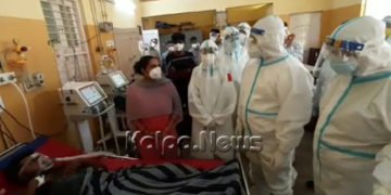 ಪಿಪಿಇ ಕಿಟ್‌ ಧರಿಸಿ ಸೋಂಕಿತರ ವಾರ್ಡ್‌ ಪರಿಶೀಲನೆ ಮಾಡಿದ ಡಿಸಿಎಂ