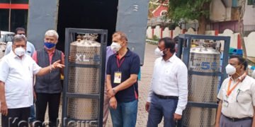 ಹುಬ್ಬಳ್ಳಿ: ಖಾಸಗಿ ಸಂಸ್ಥೆಗಳಿಂದ ಆಕ್ಸಿಜನ್ ಸಾಂದ್ರಕ ಹಸ್ತಾಂತರ: ಸಚಿವ ಶೆಟ್ಟರ್ ಅಭಿನಂದನೆ