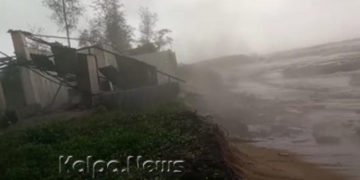 ಅಲೆಗಳ ರಭಸಕ್ಕೆ ಸೋಮೇಶ್ವರ ಹಿಂದೂ ರುದ್ರಭೂಮಿ ತಡೆಗೋಡೆ ಕುಸಿತ!