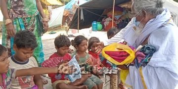 ಚಳ್ಳಕೆರೆ: ಅಲೆಮಾರಿ ಸಮುಯದಾಯದವರಿಗೆ ಆಹಾರಧಾನ್ಯ ವಿತರಣೆ