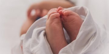 ತಾಯಿಯ ಎದೆ ಹಾಲು ಕುಡಿಯುತ್ತಲೇ ಉಸಿರುಗಟ್ಟಿ ಅಸುನೀಗಿದ ಕಂದ