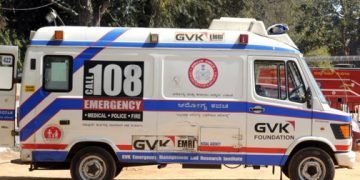 ವಿಜಯಪುರ: ಆಂಬ್ಯುಲೆನ್ಸ್‌ನಲ್ಲೇ ಮಗುವಿಗೆ ಜನ್ಮ ನೀಡಿದ ಮಹಿಳೆ…