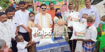 ಸಾಗರ: ಹಂದಿಗೋಡಿನಲ್ಲಿ ಸಂತ್ರಸ್ತರಿಗೆ ದಿನಸಿ ಕಿಟ್ ವಿತರಣೆ