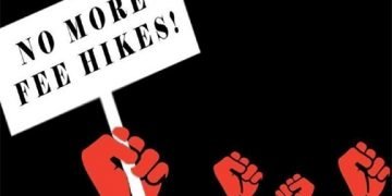 ಹೊಸಪೇಟೆ: ಪ್ರವೇಶ ಶುಲ್ಕ ಹೆಚ್ಚಳ ಹಿನ್ನೆಲೆ: ಖಾಸಗಿ ಶಾಲೆ ವಿರುದ್ಧ ಪೋಷಕರ ಪ್ರತಿಭಟನೆ