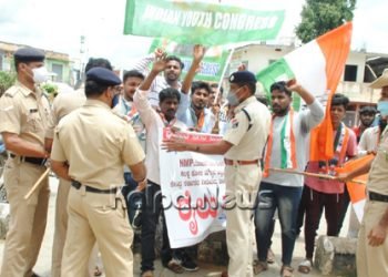 ಸಾರ್ವಜನಿಕ ವಲಯದ ಆಸ್ತಿಗಳ ಖಾಸಗೀಕರಣ: ಭದ್ರಾವತಿ ಯುವ ಕಾಂಗ್ರೆಸ್‌ನಿಂದ ರೈಲ್ವೆ ತಡೆ ಚಳುವಳಿ