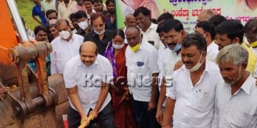 ಬೀದರ್: ರಸ್ತೆ ಅಭಿವೃದ್ಧಿ ಕಾಮಗಾರಿಗಳಿಗೆ ಶಾಸಕ ಬಂಡೆಪ್ಪ ಖಾಶೆಂಪುರ್ ಚಾಲನೆ