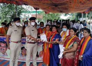 ಭದ್ರಾವತಿ: ಮದ್ಯದಂಗಡಿ ಸ್ಥಳಾಂತರಿಸುವಂತೆ ಕರವೇ ಮಹಿಳಾ ಘಟಕ ಆಗ್ರಹ