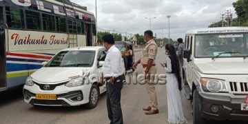 ಮಾಸ್ಕ್ ಧರಿಸದವರಿಗೆ ಬೆಳ್ಳಂಬೆಳಗ್ಗೆ ಬಿಸಿ ಮುಟ್ಟಿಸಿದ ಚಳ್ಳಕೆರೆ ಪೊಲೀಸರು