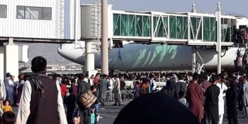 ಕಾಬೂಲ್ ನಿಲ್ದಾಣದಲ್ಲಿ ವಿಮಾನ ಏರಲು ನೂಕುನುಗ್ಗಲು: ಐವರು ಸಾವು