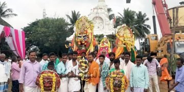 ಭದ್ರಾವತಿ: ಅರಹತೊಳಲಿನಲ್ಲಿ ಶ್ರೀ ಕೆಂಚಾಂಬಿಕ ದೇವಿ ದೇವಸ್ಥಾನ ಪ್ರತಿಷ್ಟಾಪನೆ-ಕಳಸಾರೋಹಣ