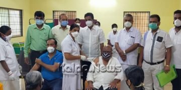 ಲಸಿಕೆ ವಿತರಣೆಯಲ್ಲಿ ತೊಂದರೆ: ಕೇಂದ್ರಕ್ಕೆ ದಿಢೀರ್ ಭೇಟಿ ನೀಡಿ ಪರಿಶೀಲಿಸಿದ ಶಾಸಕ ಹಾಲಪ್ಪ