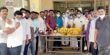 ಶಿಕಾರಿಪುರ: ಪ್ರಧಾನಿ ನರೇಂದ್ರ ಮೋದಿ ಜನ್ಮದಿನಾಚರಣೆ ಪ್ರಯುಕ್ತ ರೋಗಿಗಳಿಗೆ ಹಣ್ಣು ವಿತರಣೆ