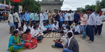 ವಾಲ್ಮೀಕಿ ಸಮುದಾಯದ ಜನಪ್ರತಿನಿಧಿಗಳನ್ನು ನಿಂಧಿಸಿದ ವ್ಯಕ್ತಿಯನ್ನು ಬಂಧಿಸುವಂತೆ ಧರಣಿ