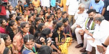ವಿದ್ಯಾರ್ಥಿಗಳೊಂದಿಗೆ ಸಚಿವ ಶ್ರೀರಾಮುಲು ಸಂವಾದ