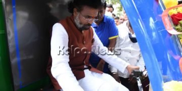 ಕಸ ಸಂಗ್ರಹಣಾ ವಾಹನ ಚಲಾಯಿಸುವ ಮೂಲಕ ಜಾಗೃತಿ ಮೂಡಿಸಿದ ಸಚಿವ ಶ್ರೀರಾಮುಲು