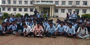 ಸಾಗರದಲ್ಲಿ ವಿದ್ಯಾರ್ಥಿಗಳ ದಿಢೀರ್ ಪ್ರತಿಭಟನೆ : ಶಾಸಕ ಹಾಲಪ್ಪ ಮಧ್ಯ ಪ್ರವೇಶಕ್ಕೆ ಆಗ್ರಹ