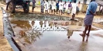 ರಸ್ತೆ ಮಧ್ಯೆ ಕೊಳಚೆ ನೀರು! ಜನಪ್ರತಿನಿಧಿಗಳ ನಿರ್ಲಕ್ಷ್ಯ ಧೋರಣೆ : ಗ್ರಾಮಸ್ಥರ ಆಕ್ರೋಶ