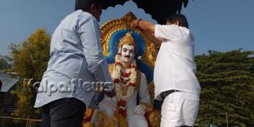 ಕ್ರಾಂತಿ ವೀರ ಸಂಗೊಳ್ಳಿ ರಾಯಣ್ಣ ಪ್ರತಿಮೆ ಪುನರ್ ಪ್ರತಿಷ್ಠಾಪನೆ: ಗೃಹ ಸಚಿವರಿಂದ  ಮಾಲಾರ್ಪಣೆ