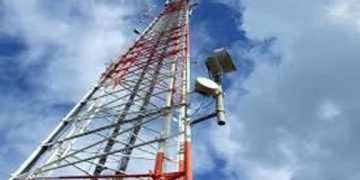 ಜಮೀನು ವಿವಾದ ಪರಿಹಾರಕ್ಕಾಗಿ ಮೊಬೈಲ್ ಟವರ್ ಏಳಿ ಕುಳಿತ ವ್ಯಕ್ತಿ