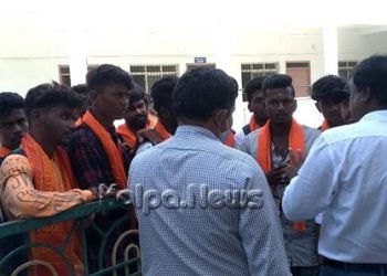 ಭದ್ರಾವತಿಯಲ್ಲಿ ಬುರ್ಖಾ ವಿರುದ್ಧ ಹೋರಾಟ: ಇಂದೂ ಸಹ ಕೇಸರಿ ವಿದ್ಯಾರ್ಥಿಗಳ ಪ್ರತಿಭಟನೆ