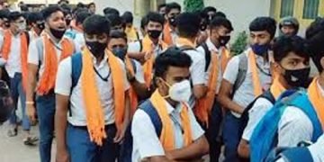 ಕೇಸರಿ ಶಾಲು ಧರಿಸಿ ಕಾಲೇಜಿಗೆ ಆಗಮಿಸಿದ ವಿದ್ಯಾರ್ಥಿಗಳು: ಪ್ರಾಂಶುಪಾಲರಿಂದ  ತರಗತಿ ಪ್ರವೇಶಕ್ಕೆ ನಿರಾಕರಣೆ