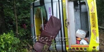 ಹೊಸನಗರ ತಾಲೂಕಿನಲ್ಲಿ ಖಾಸಗಿ ಬಸ್ ಪಲ್ಟಿ: ಅಪಾಯದಿಂದ ಪಾರಾದ ಪ್ರಯಾಣಿಕರು