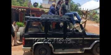 ಜೀಪ್ ಟಾಪ್ ಮೇಲೆ ಕುಳಿತು ಪ್ರಯಾಣ: ಮುಳ್ಳಯ್ಯನಗಿರಿಯಲ್ಲಿ ವಾಹನ ಸೀಜ್, ಕೇಸ್ ದಾಖಲು