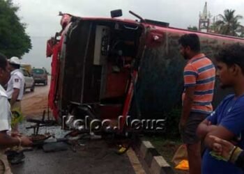 ಖಾಸಗಿ ಬಸ್ ಪಲ್ಟಿ: ಹಲವರಿಗೆ ಗಂಭೀರ ಗಾಯ