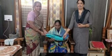 ಭದ್ರಾವತಿ: ಕಾರ್ಮಿಕ ದಿನಾಚರಣೆಯ ಅಂಗವಾಗಿ ಪೌರಕಾರ್ಮಿಕೆ ಲಕ್ಷ್ಮಮ್ಮರಿಗೆ  ಸನ್ಮಾನ