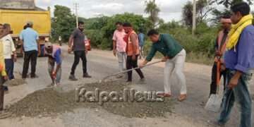 ಮುಖ್ಯ ರಸ್ತೆಯಲ್ಲಿದ್ದ ಗುಂಡಿಗಳನ್ನು ಮುಚ್ಚಿದ ಚಳ್ಳಕೆರೆ ತಹಶೀಲ್ದಾರ್ : ಸಾರ್ವಜನಿಕರ ಮೆಚ್ಚುಗೆ