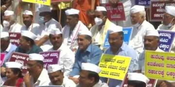 ಬೆಂಗಳೂರು: ಪಠ್ಯಪುಸ್ತಕ ಪರಿಷ್ಕರಣೆ ವಿರೋಧಿಸಿ ಕಾಂಗ್ರೆಸ್ ಪ್ರತಿಭಟನೆ