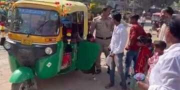 ಒಂದೇ ಆಟೋದಲ್ಲಿ 27 ಮಂದಿ ಪ್ರಯಾಣ: ಪೊಲೀಸರೇ ಬೆಚ್ಚಿಬಿದ್ದ ಪ್ರಕರಣವಿದು
