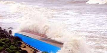 ಕರಾವಳಿಯಲ್ಲಿ ಮಳೆಯ ಆರ್ಭಟ: ಬೈಕಂಪಾಡಿಯಲ್ಲಿ ಕಡಲ್ಕೊರೆತ, ಮೀನು ಹರಾಜು ಕೇಂದ್ರ ಸಮುದ್ರಪಾಲು