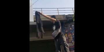 ಮುಸ್ಲಿಂ ರಾಷ್ಟ್ರ ಇರಾನ್’ನಲ್ಲಿ ಹಿಜಾಬ್ ವಿರೋಧಿಸಿ ಬೀದಿಗಿಳಿದು ಮಹಿಳೆಯರ ಪ್ರತಿಭಟನೆ