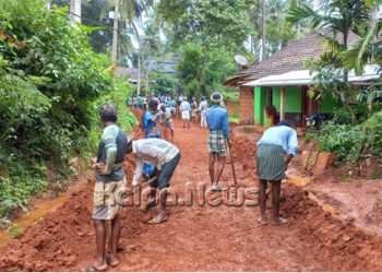 ಸೊರಬ: ಗ್ರಾಮಸ್ಥರ ಪರಿಶ್ರಮದಿಂದ ಕೆಸರು ಗದ್ದೆಯಂತಾಗಿದ್ದ ರಸ್ತೆ ರಿಪೇರಿ