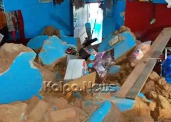 ಮನೆ ಗೋಡೆ ಕುಸಿತ: ಕೂದಲೆಳೆ ಅಂತರದಲ್ಲಿ ಪ್ರಾಣಾಪಾಯದಿಂದ ಪಾರಾದ ತಾಯಿ, ಮಗಳು