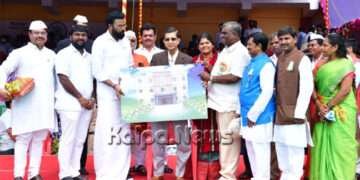 ಜಿಲ್ಲಾ ಉಸ್ತುವಾರಿ ಸಚಿವ ಶ್ರೀರಾಮುಲು ಸಮ್ಮುಖದಲ್ಲಿ 8 ಕೋಟಿ ರೂ. ಮೌಲ್ಯದ ಹಾಸ್ಟೆಲ್ ಹಸ್ತಾಂತರ