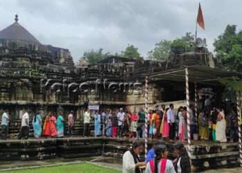ಕೊನೆ ಶ್ರಾವಣ ಶನಿವಾರ ಸಂಭ್ರಮ, ದೇವಾಲಯಗಳಿಗೆ ಭಕ್ತರ ದಂಡು, ಹಲವೆಡೆ ಅನ್ನದಾನ
