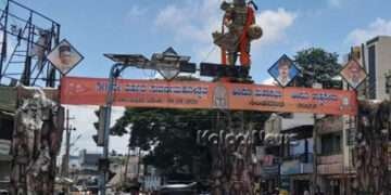 ಅದ್ದೂರಿ ಗಣೇಶೋತ್ಸವಕ್ಕೆ ಚಾಲನೆ: ರಂಗಪ್ಪ ವೃತ್ತದಲ್ಲಿ ರಾರಾಜಿಸುತ್ತಿದೆ ಆಂಜನೇಯ ಸ್ವಾಮಿ ಅಲಂಕೃತ ದ್ವಾರ ಬಾಗಿಲು