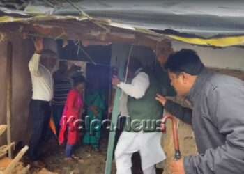 ಮಳೆಯಿಂದ ಮನೆ ಹಾನಿಗೀಡಾದ ಪ್ರದೇಶಗಳಿಗೆ ಶಾಸಕ ಈಶ್ವರಪ್ಪ ಭೇಟಿ